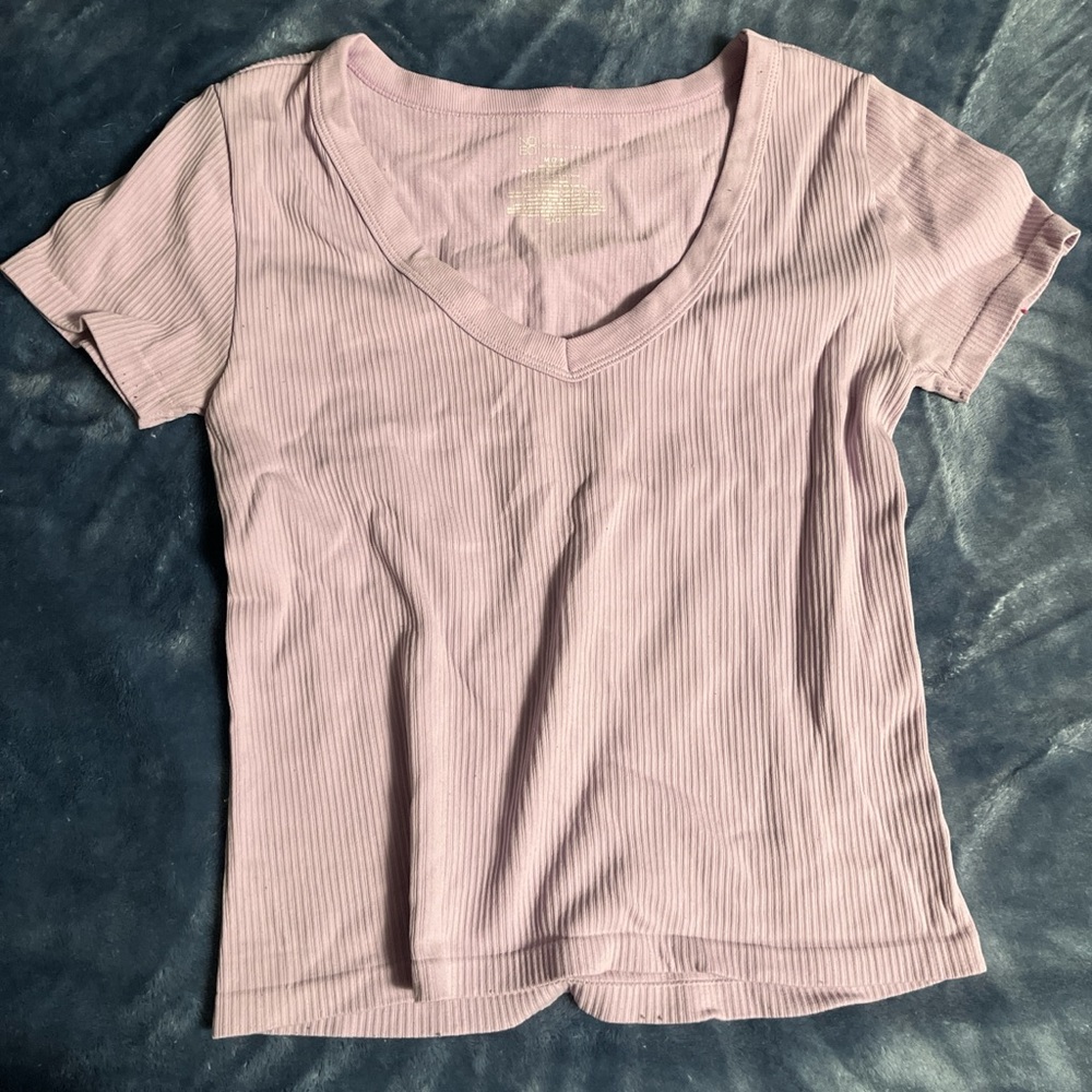 No Boundaries Light Lavender Ribbed V-Neck Short Sleeve Tee